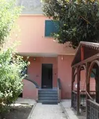 Villa a Schiera Capofila con ampio spazio esterno Villa a Schiera Capofila con ampio spazio esterno