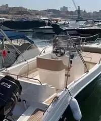 Barca BM 24 con Motore Suzuki DF 200 Barca BM 24 con Motore Suzuki DF 200