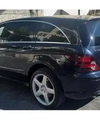 Mercedes R320