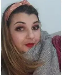 Barista, banconiera, commessa, salumiera, scaffali Barista, banconiera, commessa, salumiera, scaffali
