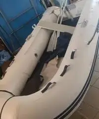 Gommone bianco come nuovo Gommone bianco come nuovo