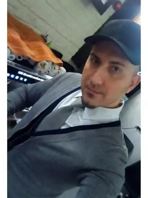 Barista, add. vendit negozi, commesso, operaio gen Barista, add. vendit negozi, commesso, operaio gen