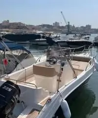 Barca BM 24 con Motore Suzuki DF 200 Barca BM 24 con Motore Suzuki DF 200