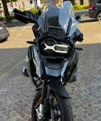 BMW R 1250 GS - total black con borse originali