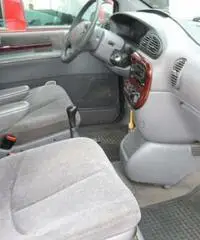 CHRYSLER Voyager anno 2000 - Caserta CHRYSLER Voyager anno 2000 - Caserta
