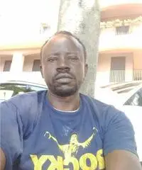 AFRICANO CERCA DONNA AFRICANO CERCA DONNA