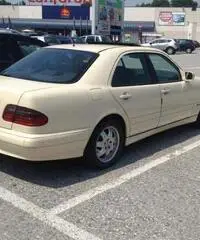 MERCEDES E 200