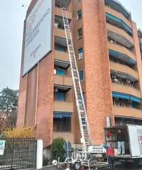 Noleggio autoscala per edilizia e traslochi Noleggio autoscala per edilizia e traslochi