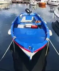 Lancia in legno con motore Mercury 10 hp