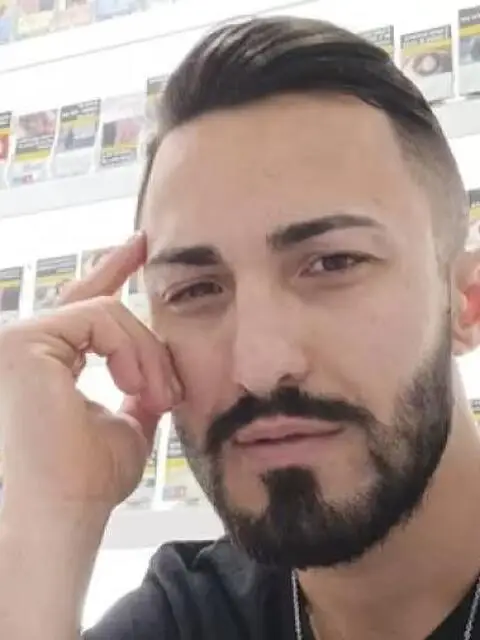 Comis sala, Fornaio pizza, autista patente B Comis sala, Fornaio pizza, autista patente B