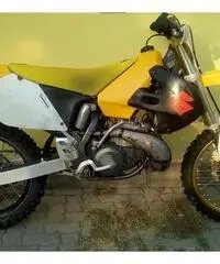Suzuki RM 250 - 2000 Suzuki RM 250 - 2000