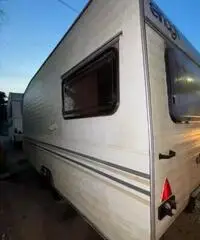 Roulotte 5,20MT,4 posti letto,tenuta bene
