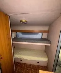 Roulotte 5,20MT,4 posti letto,tenuta bene