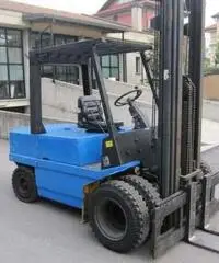 CARRELLO ELEVATORE DIESEL OM DI 50 C 500