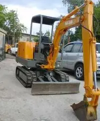 Escavatore pel job 25 quintali anno 2001 ore 2.200 Escavatore pel job 25 quintali anno 2001 ore 2.200