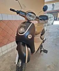 scooter elettrico da vetrina vedi foto bel modello vespa scooter elettrico da vetrina vedi foto bel modello vespa