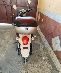 scooter elettrico da vetrina vedi foto bel modello vespa scooter elettrico da vetrina vedi foto bel modello vespa