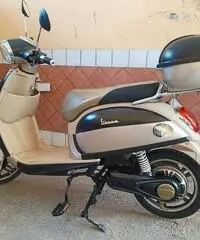 scooter elettrico da vetrina vedi foto bel modello vespa scooter elettrico da vetrina vedi foto bel modello vespa