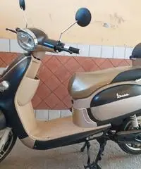 scooter elettrico da vetrina vedi foto bel modello vespa scooter elettrico da vetrina vedi foto bel modello vespa