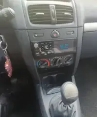 RENAULT Clio - 2005