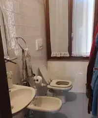 Stanza per studentesse 300 euro zona Coroncina