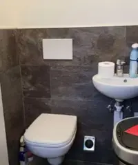 VETRINE FRONTE STRADA LOCALE COMMERCIALE AD ALZATE VETRINE FRONTE STRADA LOCALE COMMERCIALE AD ALZATE