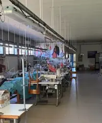 Singolare capannone artigianale di mq 300 con scop