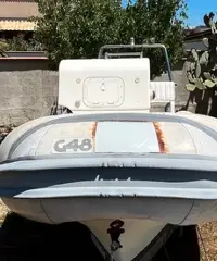 Gommone con motore