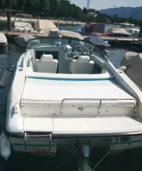 Barca a motore
