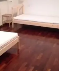 CAMERA DOPPIA-SOLO RAGAZZE-APPARTAMENTO 110 mq
