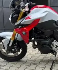 Fantastica bmw f900