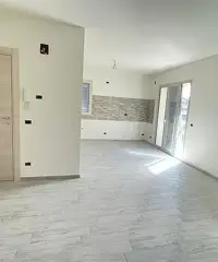 Accogliente 3 vani con volume tecnico soprastante