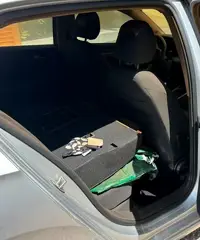 Golf 8 incidentata e incendiata