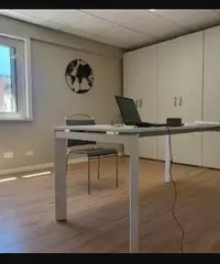 Palermo via Montepellegrino ufficio 75 mq circa