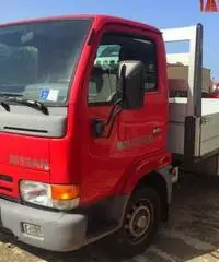 Nissan con cassone fisso