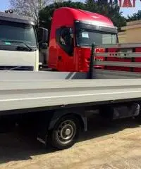 Nissan con cassone fisso