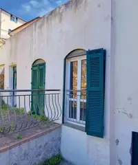 Trilocale al piano seminterrato con pertinenze