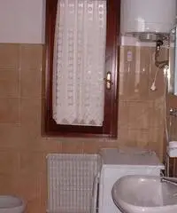 Camera arredata low cost a CLAUZETTO /friuli