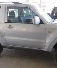 Mitsubishi pajero autocarro 4 posti