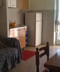 Singola x ragazzo pref. lav. fronte metro b monti tiburt Singola x ragazzo pref. lav. fronte metro b monti tiburt