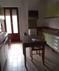 Camere arredate in Via Perez per studentesse