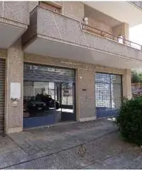 Negozio in Affitto di 140mq Negozio in Affitto di 140mq