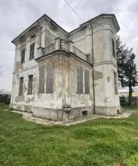 Villa stile Liberty del 1900 indipendente con giardino Alseno  (PC)