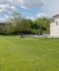 Villa Bifamiliare con giardino 5000 mq a Fidenza