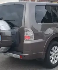 Mitsubishi Pajero 5 porte . 7 posti