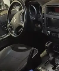 Mitsubishi Pajero 5 porte . 7 posti