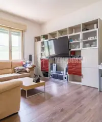 Soluzione indipendente con ampio terreno privato