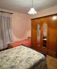 Casa indipendente con doppio garage in centro a Medesano Casa indipendente con doppio garage in centro a Medesano