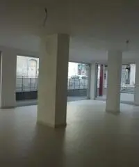 Locali commerciali in pieno centro Locali commerciali in pieno centro