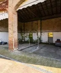 Rustico ristrutturato indipendente con parco a Fontanellato (PR)